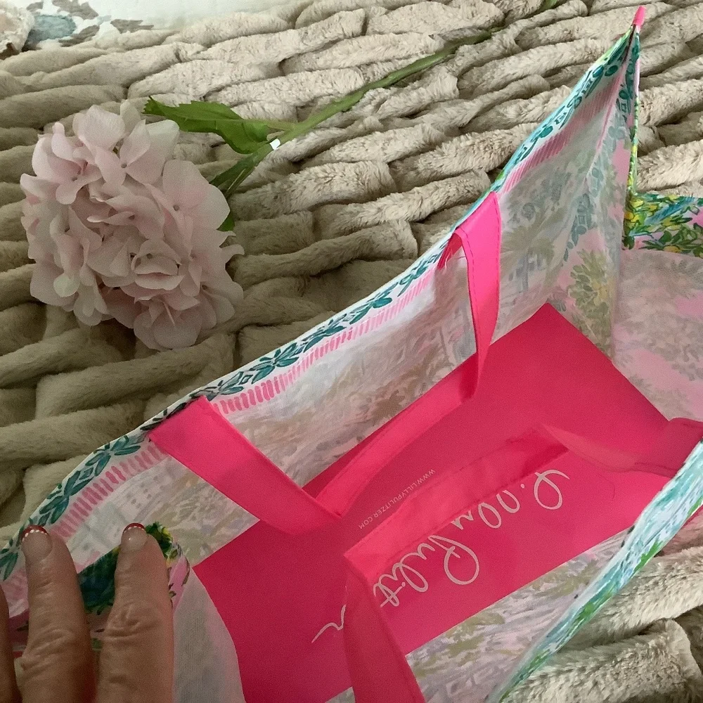 Lilly Pulitzer Floral Garden Pink Leopard Reusable Plastic 11” x 9” Tote…NEW